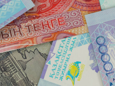 Ақтөбе облысында салық қызметкері кәсіпкерден үш миллион теңге пара сұраған