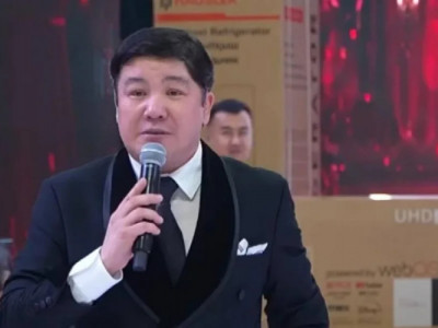 «Қазір жастарға бірдеңе дейтін жағдайда емеспін»: Қабатовтың тойдағы сөзі қызу талқыланып жатыр