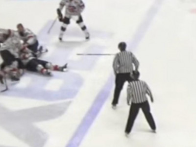 Қарағандыда матч кезінде хоккейші көз жұмды (ВИДЕО)