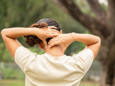 Мойнын қытырлатамын деп инсульт алып қалған әйел аман қалды