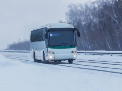 Абай облысында 50 жұмысшы мінген автобус аударылған