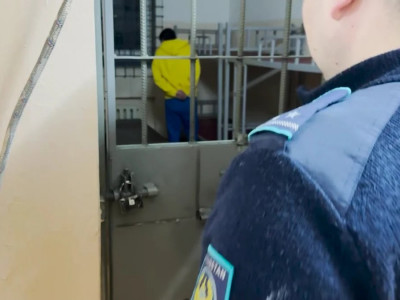 «Халықтан жылу жинаған»: Жетісуда туған қызын ұрып-соқты деп күдікке ілінген әкеге қатысты жаңа деректер айтылды