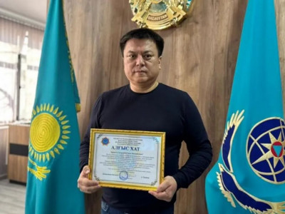 Мұз астына түсіп кеткен баланы құтқарған Тараз тұрғыны марапатталды