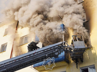 Өскеменде қоқыс толған пәтер өртеніп кетті (ВИДЕО)