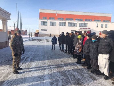 Елордалық оқушылар Ұлттық ұланның авиациялық базасының қызметімен танысты