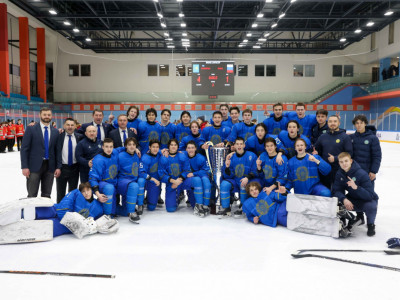 Қазақстандық жас хоккейшілер Ресей құрамасын жеңіп, чемпион атанды