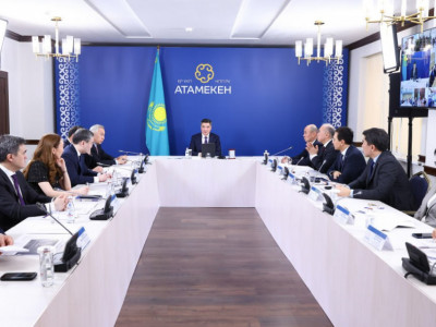 Премьер-министр кәсіпкерлермен экономикалық реформалар және жаңа Конституция жобасын талқылады