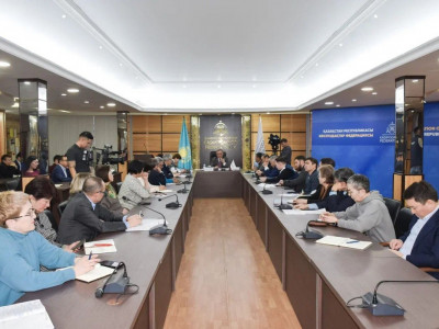 Кәсіподақтар қазақстандықтарды Жаңа Конституция жобасын қолдауға шақырды