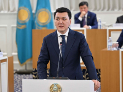 Жаңа Конституцияны 30 жыл бұрынғыдай 12 адам емес, 130 адам әзірлеп жатыр – Мемлекеттік  кеңесші