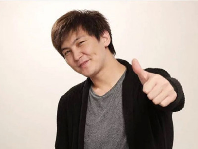 "Тілімді қышытқан өздерің": Жігер Ауыпбаев сүйіктісін әжуалаған ақынға жауап берді