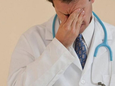 Алматылық дәрігерлер әйелдің асқазанынан бір бума шаш алып шықты