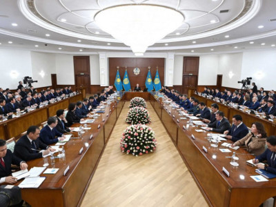 Президент жыл соңына дейін ЖИ көмегімен автокөлік қозғалысын реттейтін цифрлық платформаны іске қосуды тапсырды