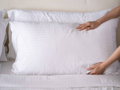 Кімдерге жастықсыз ұйықтау керек?