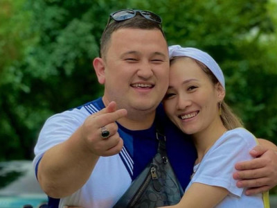 «Көшеде қырылып қалдық»: Блогер Елдос Кәдірханов жұбайына ренішін білдірді