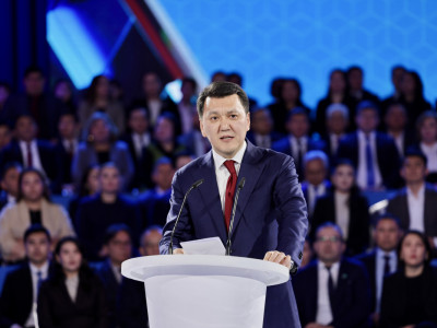 Ел дамуының жаңа бағдарын айқындайтын Конституция – Ерлан Қарин Ата Заңның басты ерекшелігін атады