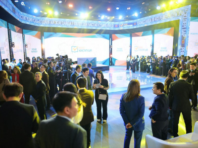 Жаңа Конституция: өзгерістердің мəні: бүгін Астанада жаңа Конституция жобасына арналған «Референдум–2026» онлайн-марафоны өтуде