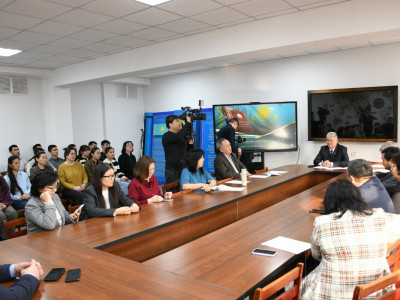 ҚазҰУ-да конституциялық реформаның тарихи мәніне талдау жасалды