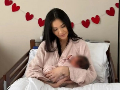 Айжан Байзақова үшінші сәбиін дүниеге әкелді