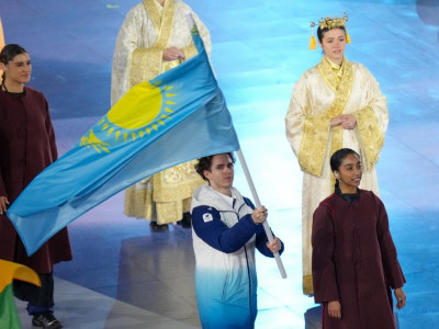 Олимпиада-2026: Михаил Шайдоров жабылу салтанатында Қазақстан туып алып шықты