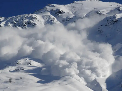 Алматы тауларында бір турист қар астында қалып, көз жұмды