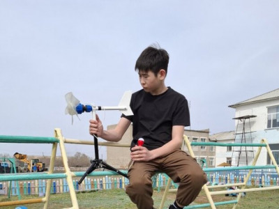 Павлодар облысында оқушы кулер мен пластиктен жел генераторын құрастырды