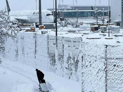 БАҚ: Мюнхенде 500-ге жуық жолаушы ұшақта түнеуге мәжбүр болды