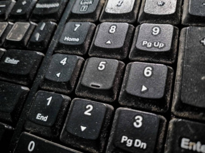 Кір пернетақта қандай ауруларға шалдықтыруы мүмкін? – дәрігер ескертті