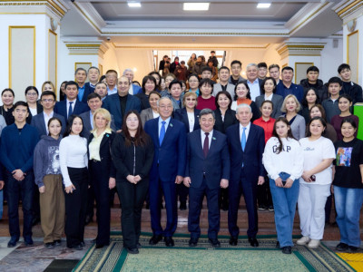 Сенат депутаттары оқытушылармен жаңа Конституцияның маңызын талқылады