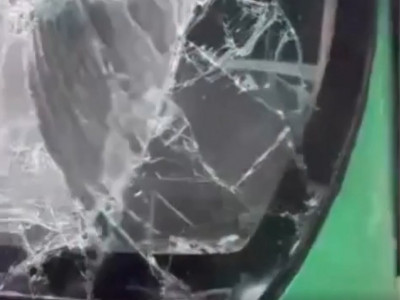 Алматыда екі жолаушылар автобусы мен жүк көлігі соқтығысты (ВИДЕО)