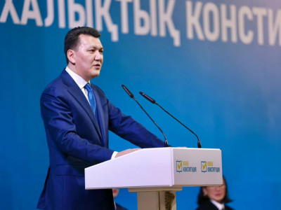 Ата Заңның архитекторы: Ерлан Қарин Президенттің жаңа Конституцияны әзірлеуге қалай қатысқаны жайында айтты