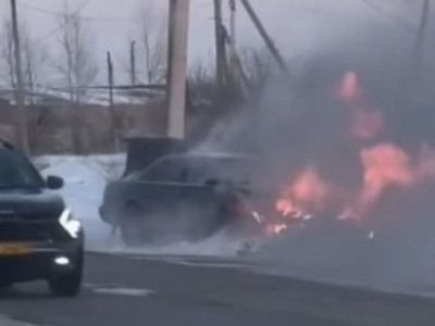 Петропавлдағы көшеде жеңіл автокөлік өртеніп кетті