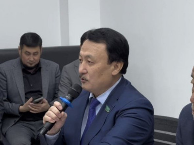 Айтыскерлер жаңа Конституцияға өлеңмен қолдау білдірді