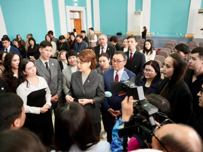 М. Өтемісов атындағы Батыс Қазақстан университетінің оқытушылары мен студенттері жаңа Конституция жобасын қолдады