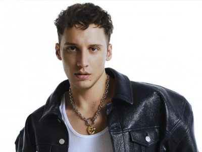 Танымал түрік әншісі Эдис Гөргүлү әуежайда ұсталды