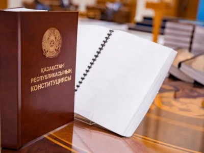 Желіде тараған жаңсақ пікірлер: жаңа Конституция мәтіні не дейді?