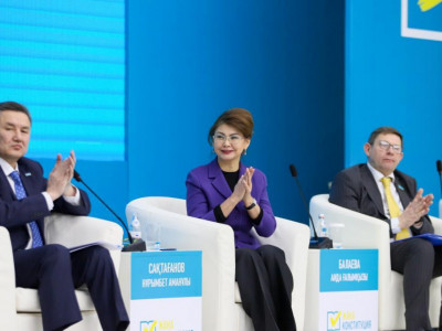 Өскемендегі жоғары оқу орнында жаңа Конституция жобасы талқыланды