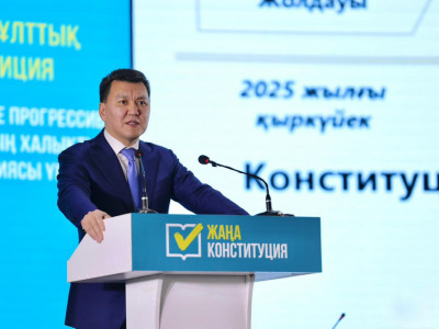 Ұлы Абай өлкесіндегі ашық әңгіме: Ерлан Қарин Мемлекет басшысы неге Тәуелсіздік пен Егемендік сөздерін бас әріппен жазатынын түсіндірді