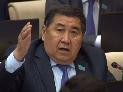 Депутат Ермұрат Бапи "суперпрезиденттік жүйеге оралу" туралы қауесетке жауап берді