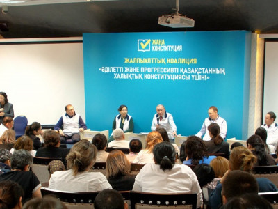 Жалпыұлттық коалиция өкілдері әлеуметтік қызметкерлермен Конституция жобасын талқылады