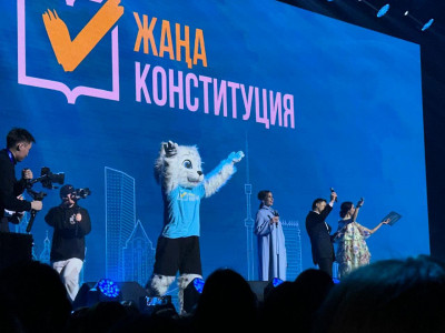 Робот Темірбек пен барыс Әділет Алматы жастарын тарихи таңдау жасауға шақырды