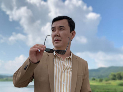 Желіде Нұрлан Қоянбаевтың би кешінде түскен видеосы қызу талқыланды (ВИДЕО)