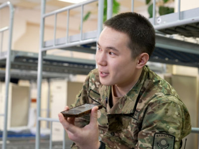 «Мен сізді жақсы көремін»: Ұлттық ұлан сарбаздары аналарын ерекше құттықтады