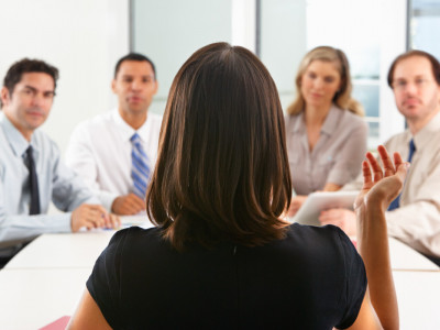 Әйел бастаған көш оңады