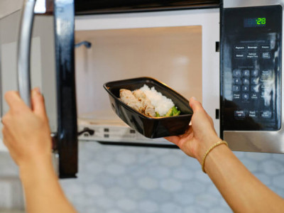 Микротолқынды пеш тағамдағы витаминдерді жоя ма?