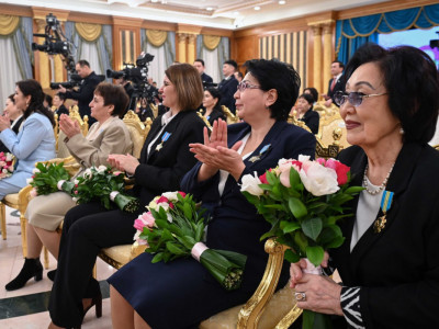 Қазақ әйелдері шаңырақтың ырыс-берекесін арттырып, өнегелі ұрпақ өсіріп отыр – Тоқаев