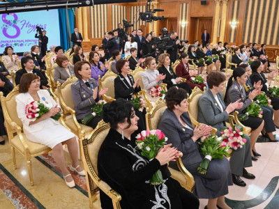 Президент 8 наурыз мерекесінің қарсаңында ел дамуына сүбелі үлес қосқан әйелдерді марапаттады