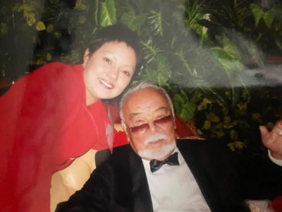 «Дауысыңызды естімегеніме 40 күн болды»: Асанәлі Әшімовтің немересі әсерлі жазба жариялады