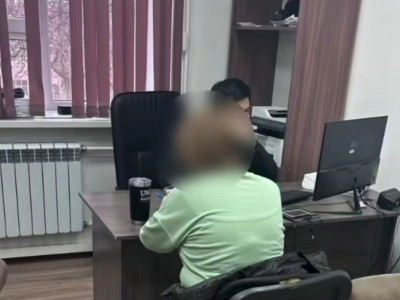 «Бетперде киіп, қарумен қорқытты»: Тараз тұрғыны полицияға жалған хабарлама берген