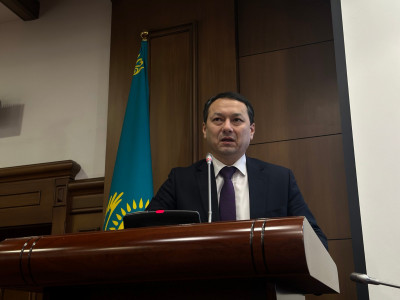 Экология және табиғи ресурстар министрлігінің ұжымы конституциялық реформалардың маңызы туралы пікір алмасты