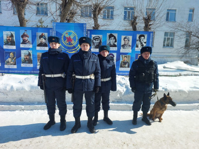 Ұлттық ұлан сарбаздары Петропавлда пышақ ұстаған азаматты ұстады